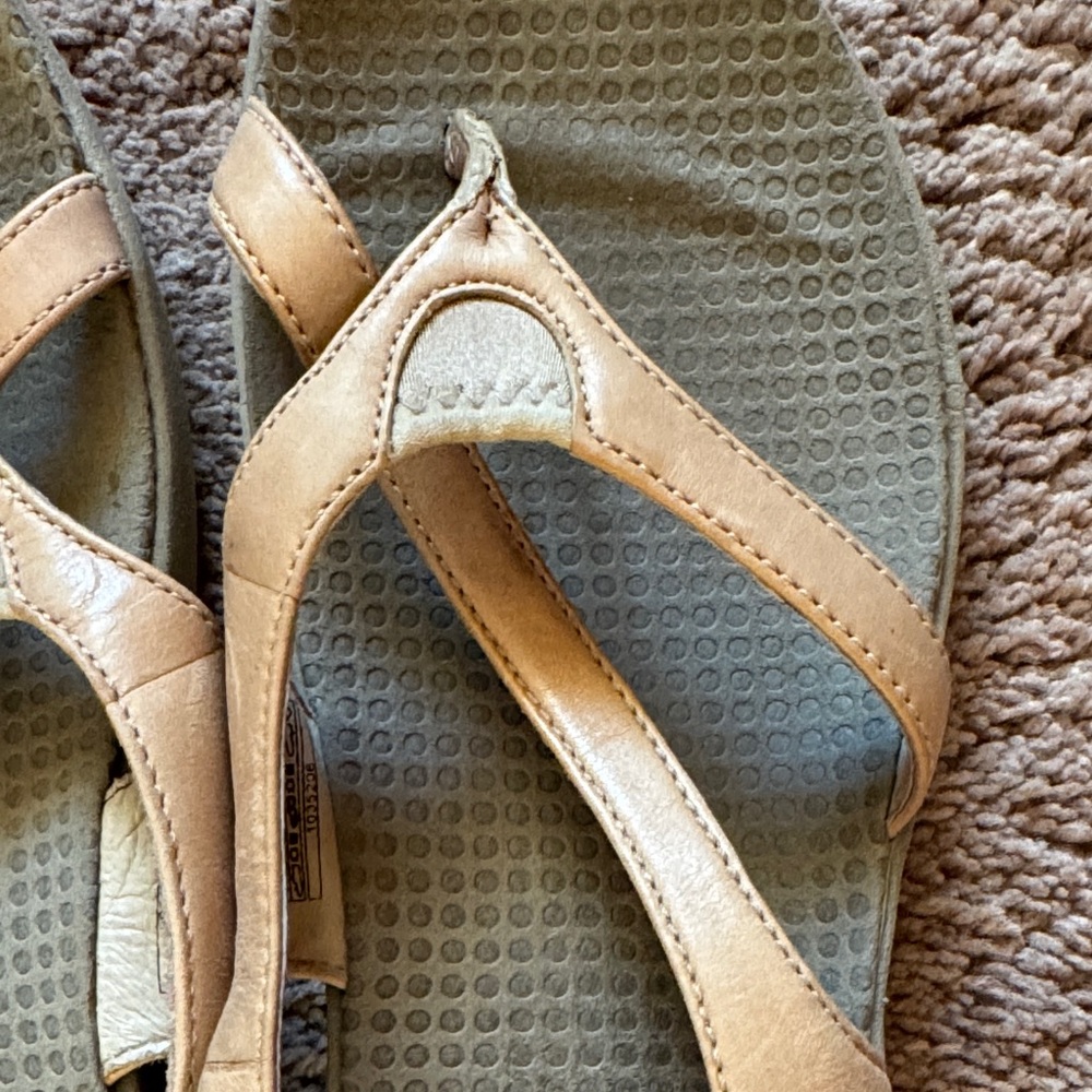 Merrell Women's Savannah Tan Thong Sandals. Size 8 - Picture 9 of 10
